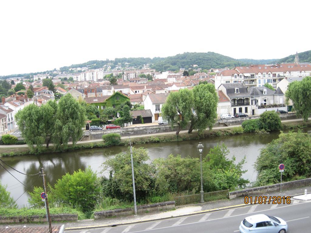 Hotel Le Commerce Neuville Kültér fotó