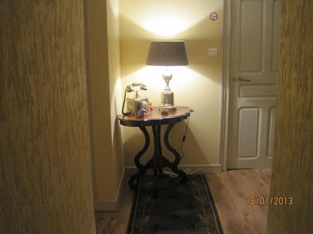 Hotel Le Commerce Neuville Szoba fotó